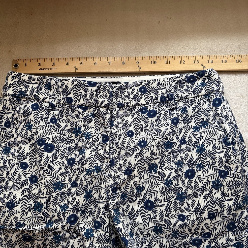 J Crew Factory Chino Shorts Women 2 Blue White Floral Print 100% Cotton 3.5 inch - Picture 4 of 9